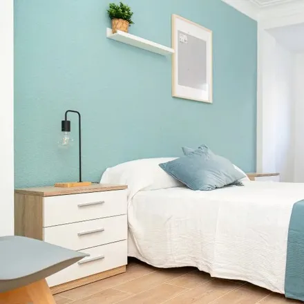 Rent this 5 bed room on Calle Berenguer de Bardají in 4, 50017 Zaragoza