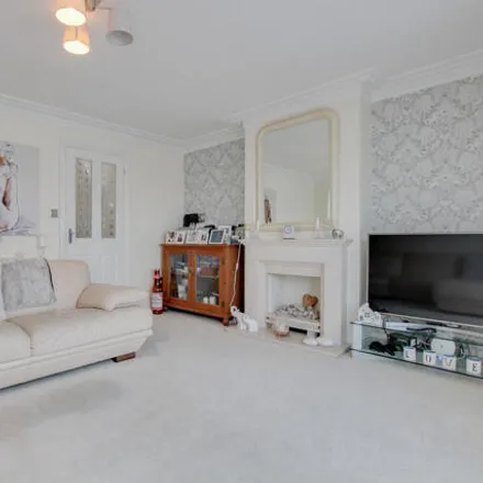Image 2 - Gun Hill Place, Basildon, SS16 5UY, United Kingdom - Townhouse for sale
