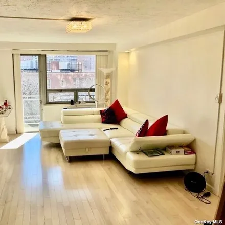 Image 8 - 61-25 97th Street, New York, NY 11374, USA - Apartment for sale