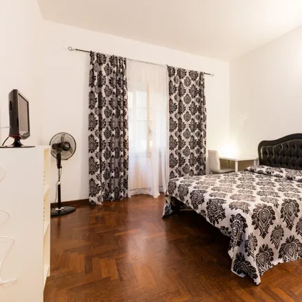 Rent this 3 bed room on Pizza alla Pala in Via Portuense, 98c