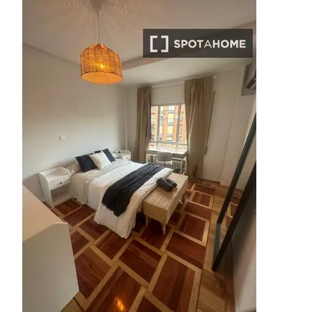 Rent this 5 bed room on Calle de Cavanilles in 58, 28007 Madrid