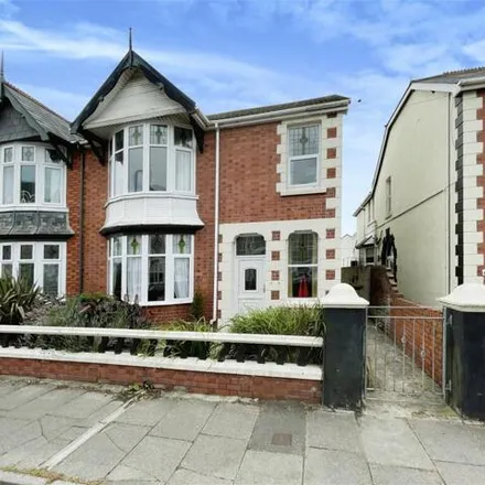 Buy this 5 bed duplex on Victoria Avenue in Porthcawl, CF36 3HE