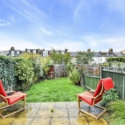 Image 3 - Florence Road, London, SW19 8TH, United Kingdom - Townhouse for rent