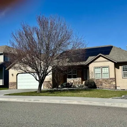 Buy this 4 bed house on 8602 West 6th Avenue in Kennewick, WA 99336