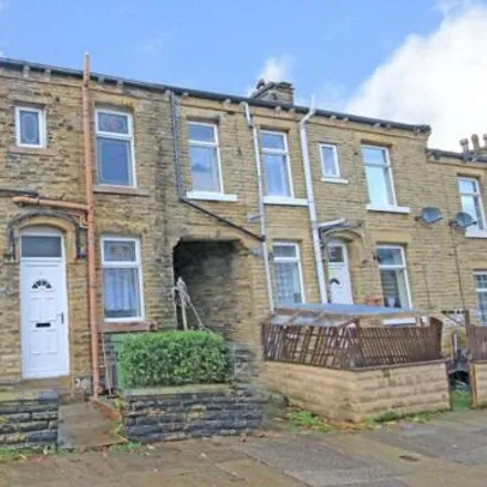 Buy this 2 bed townhouse on Cranbrook Street in Bradford, BD5 8BD