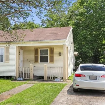 Image 2 - 313 Wallace Drive, New Orleans, LA 70122, USA - House for sale