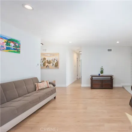 Image 4 - 20244 Labrador Street, Los Angeles, CA 91311, USA - House for sale