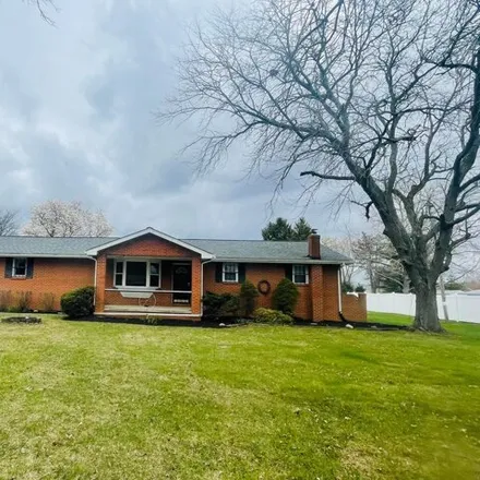 Buy this 4 bed house on 1798 London - Groveport Road in Grove City, OH 43123