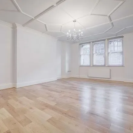 Rent this 4 bed apartment on 55 Abbotsbury Road in London, W14 8EL