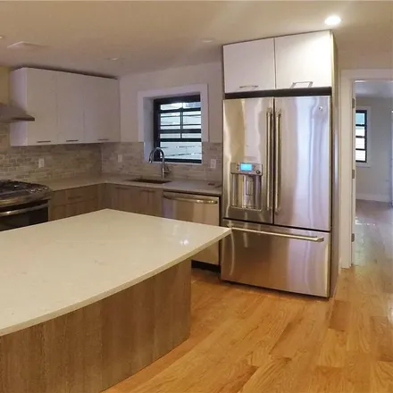 Image 3 - 40 Troy Avenue, New York, NY 11213, USA - Townhouse for sale