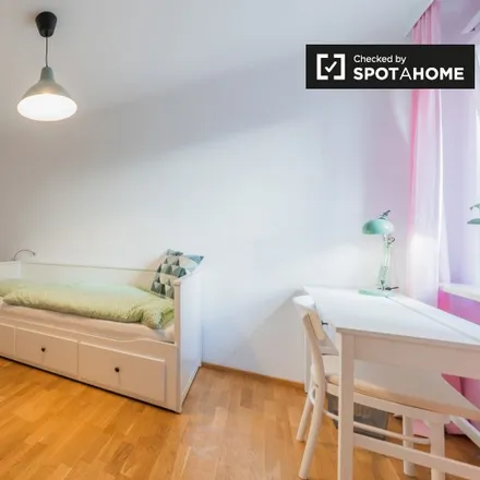 Rent this 4 bed room on Lambrechtgasse 11 in 1040 Vienna, Austria