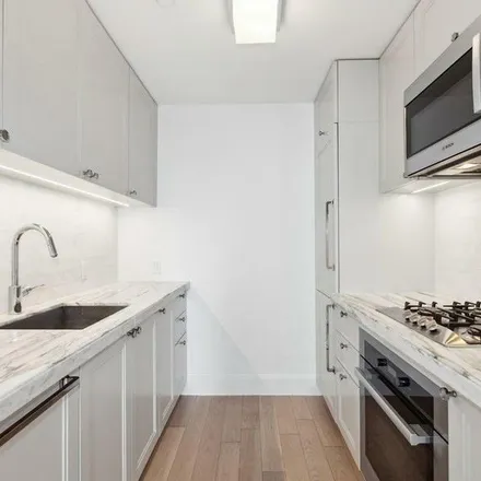 Rent this 1 bed apartment on 333 East 89th Street in New York, NY 10128
