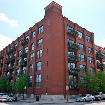 Buy this 2 bed condo on 1000 West Washington Boulevard in Chicago, IL 60661