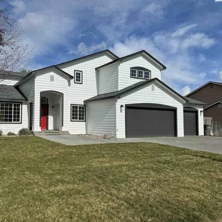 Buy this 4 bed house on 8938 Quinault Avenue in Kennewick, WA 99336