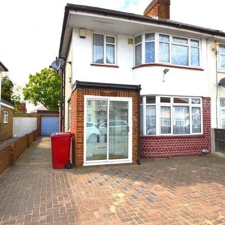 Rent this 3 bed house on Cranbourne Road in Slough, SL1 2XF