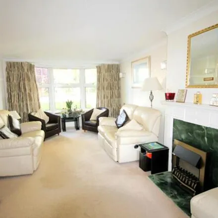 Image 2 - Courtenay Drive, Oakwood Avenue, London, BR3 6PW, United Kingdom - Townhouse for sale