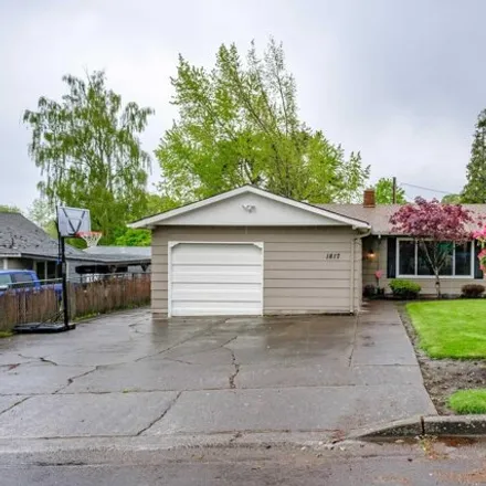 Buy this 3 bed house on 1817 13th Avenue Southwest in Albany, OR 97321