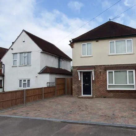 Rent this 3 bed house on Kingsway in Horsell, GU21 6NT