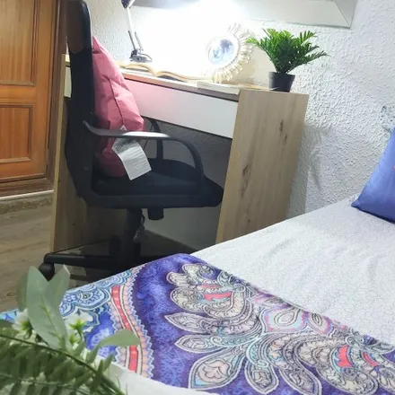 Rent this 3 bed room on Col·legi San Bartolomé in Calle de Joaquín Navarro, 46100 Burjassot