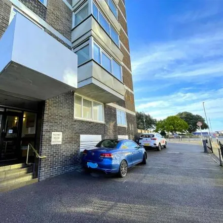 Image 2 - Fastnet House, 28 South Parade, Portsmouth, PO5 2FB, United Kingdom - Apartment for sale