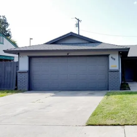 Buy this 3 bed house on 968 Harvard Avenue in Clovis, CA 93612