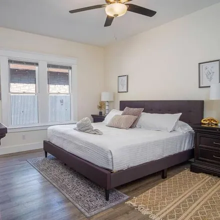 Rent this 2 bed house on San Antonio in Hoefgen Avenue, San Antonio