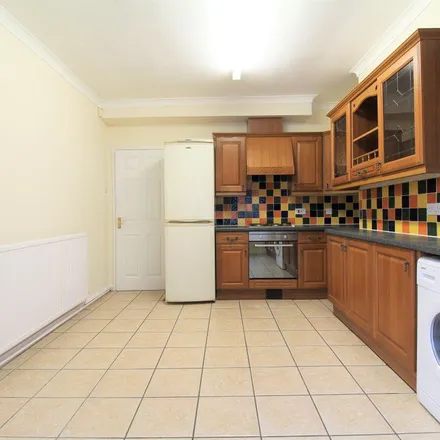 Rent this 3 bed apartment on 17 Clinton Street in Beeston, NG9 1AZ