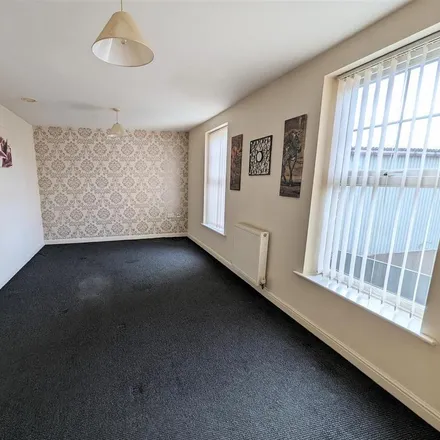 Image 2 - Mallard Close, Heckmondwike, WF16 0NE, United Kingdom - Apartment for rent