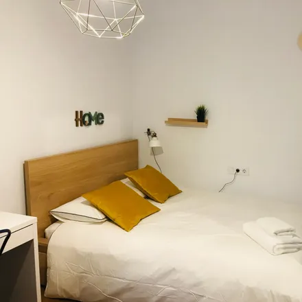 Rent this 6 bed room on Carrer de Muntaner in 330, 08001 Barcelona