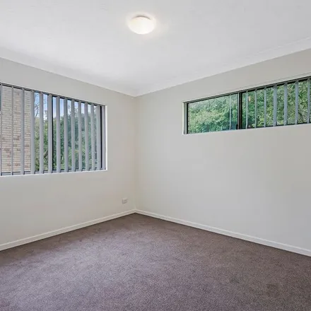 Rent this 2 bed apartment on 14 Paradise Street in Highgate Hill QLD 4101, Australia