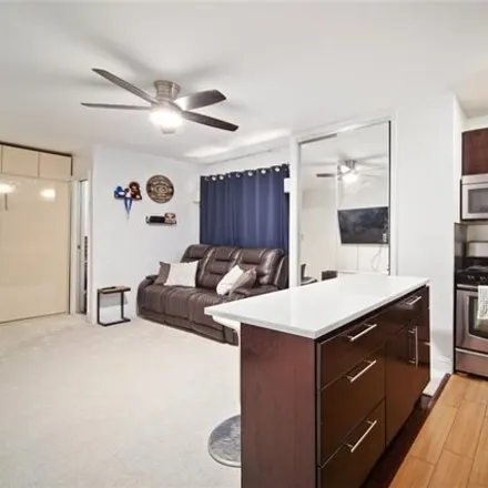 Image 3 - 15 Bryant Crescent, City of White Plains, NY 10605, USA - Apartment for sale