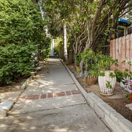 Image 4 - 3419 Rowena Avenue, Los Angeles, CA 90027, USA - Townhouse for sale