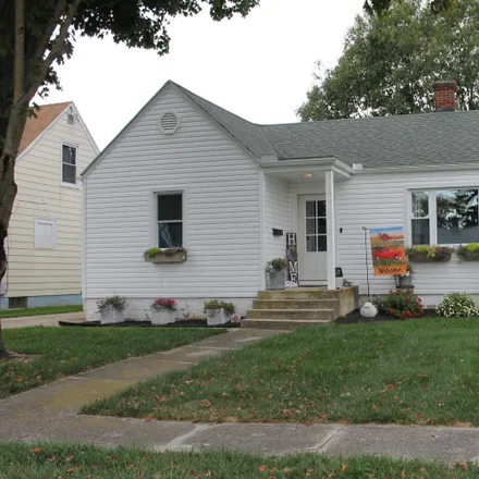 Buy this 2 bed house on 330 East Walnut Street in Marion, OH 43302