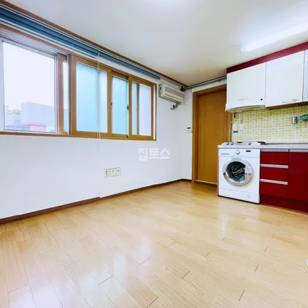 Rent this studio apartment on 서울특별시 마포구 연남동 487-108