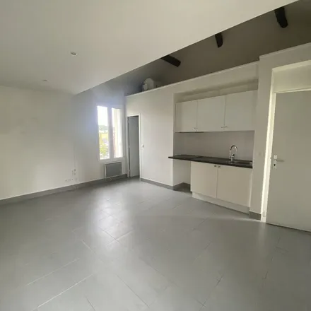 Rent this 2 bed apartment on 80 Rue des Casseaux in 91140 Villebon-sur-Yvette, France
