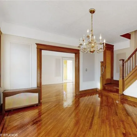 Image 4 - 77-71 79th Street, New York, NY 11385, USA - House for sale