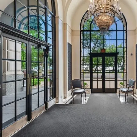 Image 2 - 209 East Lake Shore Drive, Chicago, IL 60611, USA - House for sale