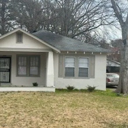 Buy this 3 bed house on 924 South Line Street in Grenada, MS 38901