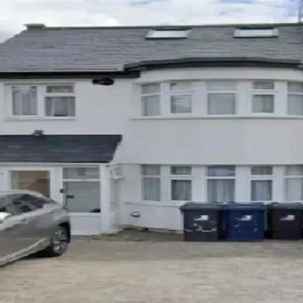Rent this 4 bed duplex on 21 Highfield Avenue in London, UB6 0JG