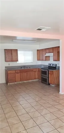 Buy this 6 bed house on 571 Lincoln Avenue in Seguro, Kern County