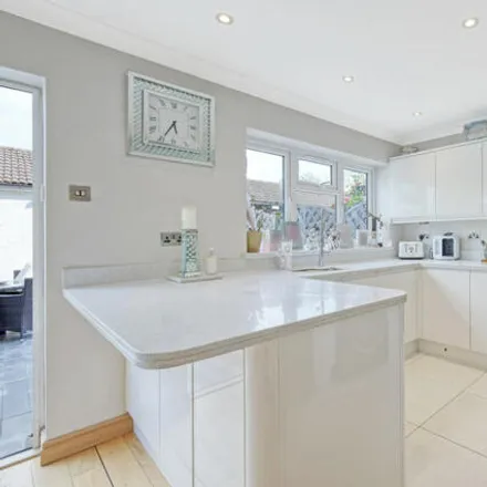 Image 3 - Lambourne Close, Chigwell Row, IG7 6EP, United Kingdom - Townhouse for sale