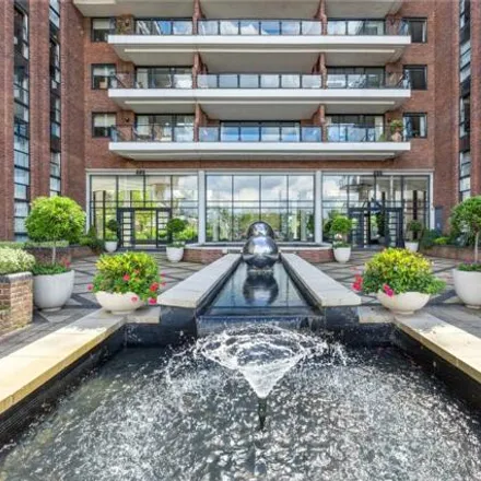 Image 4 - Waterside Point, 2 Anhalt Road, London, SW11 4PA, United Kingdom - Apartment for sale