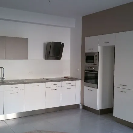 Rent this 3 bed apartment on Carrefour de la Table d'Apremont in 60300 Apremont, France