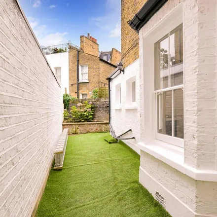 Rent this 3 bed townhouse on Shorrolds Road in London, SW6 7TT