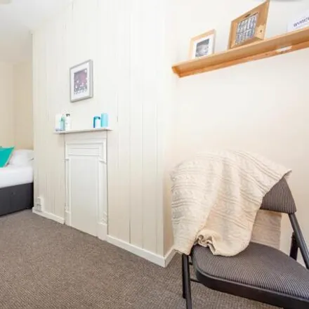 Rent this 7 bed house on 3-37 Headingley Mount in Leeds, LS6 3EW