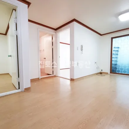 Rent this 2 bed apartment on 서울특별시 송파구 잠실동 198-5