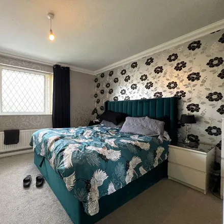 Image 7 - Swan Mead, Luton, LU4 0YS, United Kingdom - House for rent