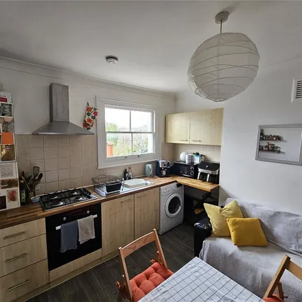 Rent this 3 bed room on 42 Ferndale Road in London, SW4 7RL
