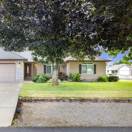 Buy this 3 bed house on 840 6th Street in Lyons, Linn County