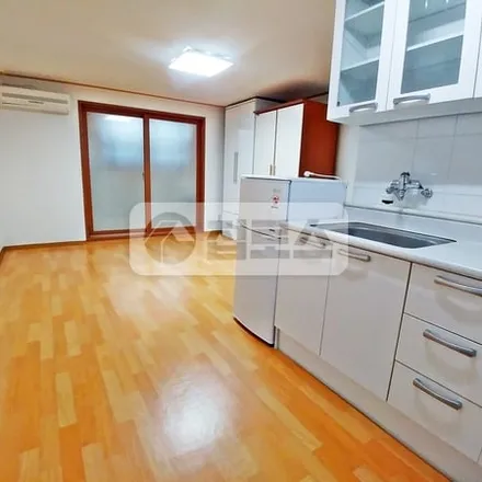 Rent this studio apartment on 서울특별시 서대문구 창천동 100-80